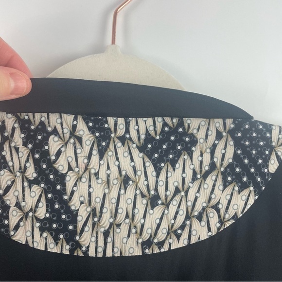 Diane Von Furstenburg Windona Black Panther Lace 100% Silk Blouse V-Neck Size 6 - Picture 10 of 16